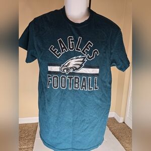 NFL Team Apparel Philadelphia Eagles Men’s T-Shirt – Green – Size Medium